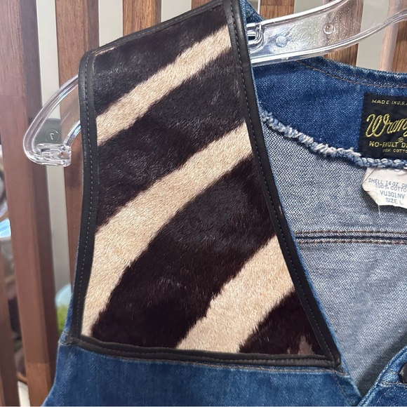 Wrangler No Fault Denim Vtg Blue Vest with Black & Cream Cowhide Shoulder Panels - Picture 9 of 10